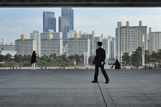 Ile trzeba mieć lat żeby założyć kanał na YouTube? Ile trzeba mieć lat żeby założyć kanał na YouTube?