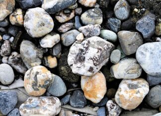 Czy nacieki to to samo co przerzuty?