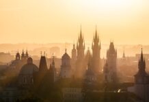 Dlaczego cele strategii sprzedaży powinny być spójne ze strategią danej organizacji? Dlaczego cele strategii sprzedaży powinny być spójne ze strategią danej organizacji?